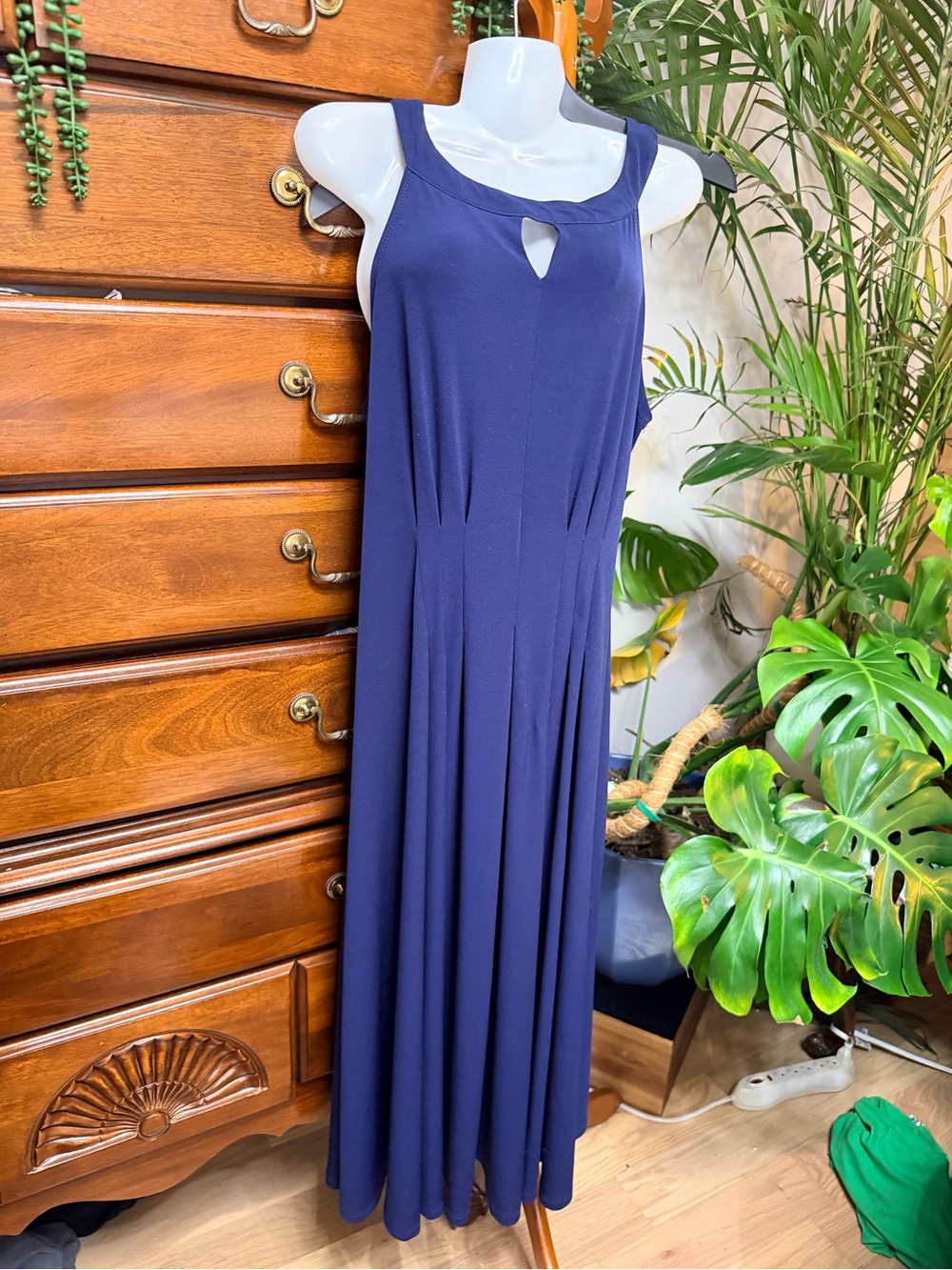 Signature by Robbie Bee Navy Sleeveless Keyhole Maxi Dress